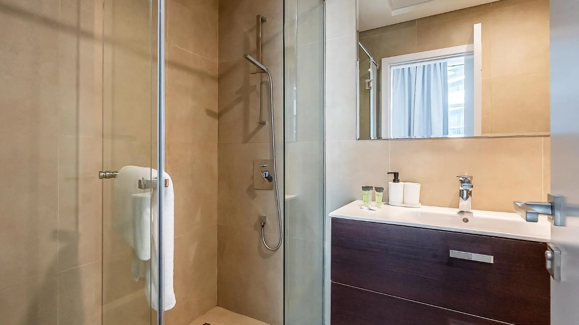 Spacious Apartment With Maid Room In Dubai Marina I Marina Arcade