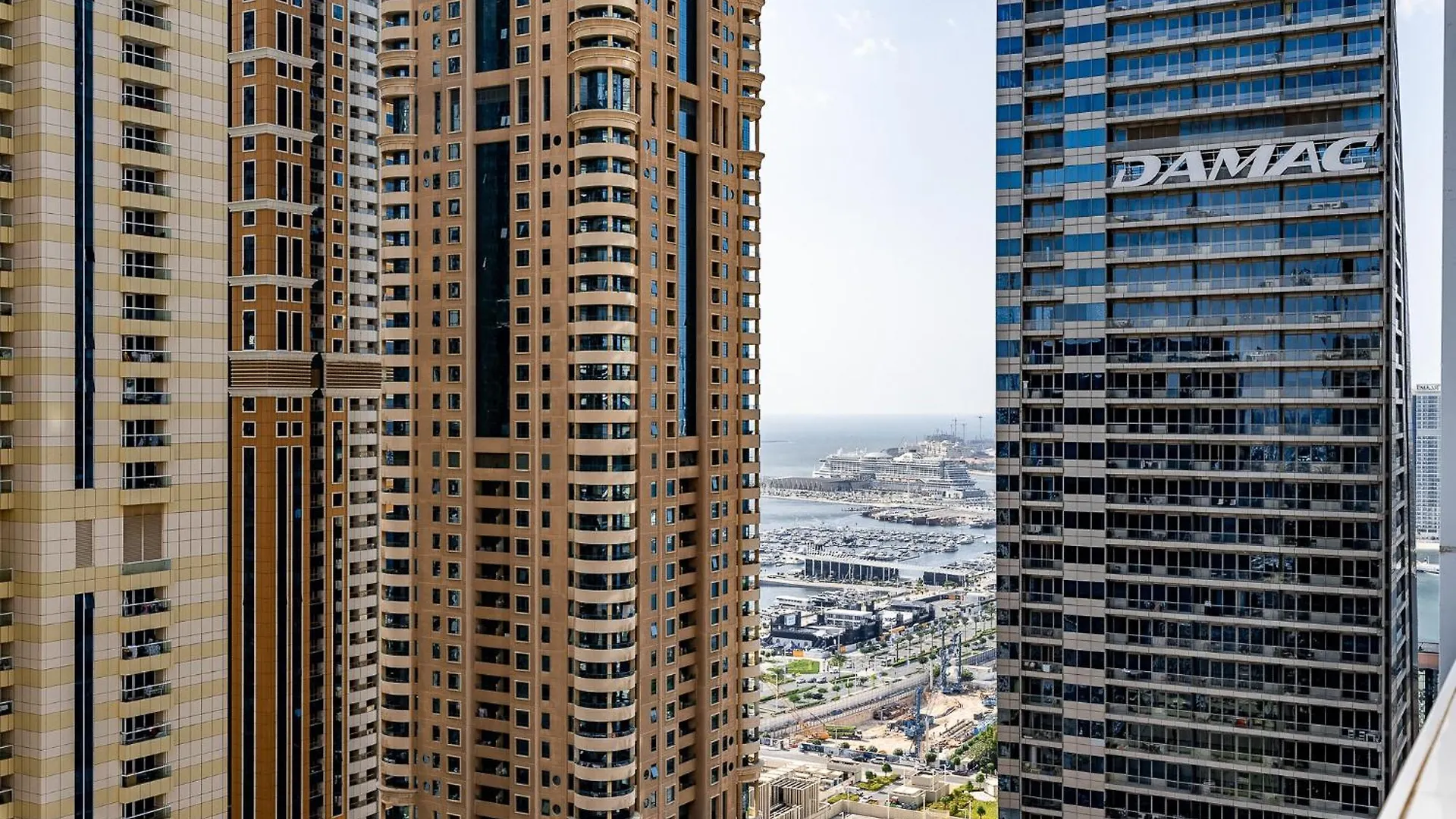 Spacious Apartment With Maid Room In Dubai Marina I Marina Arcade Verenigde Arabische Emiraten